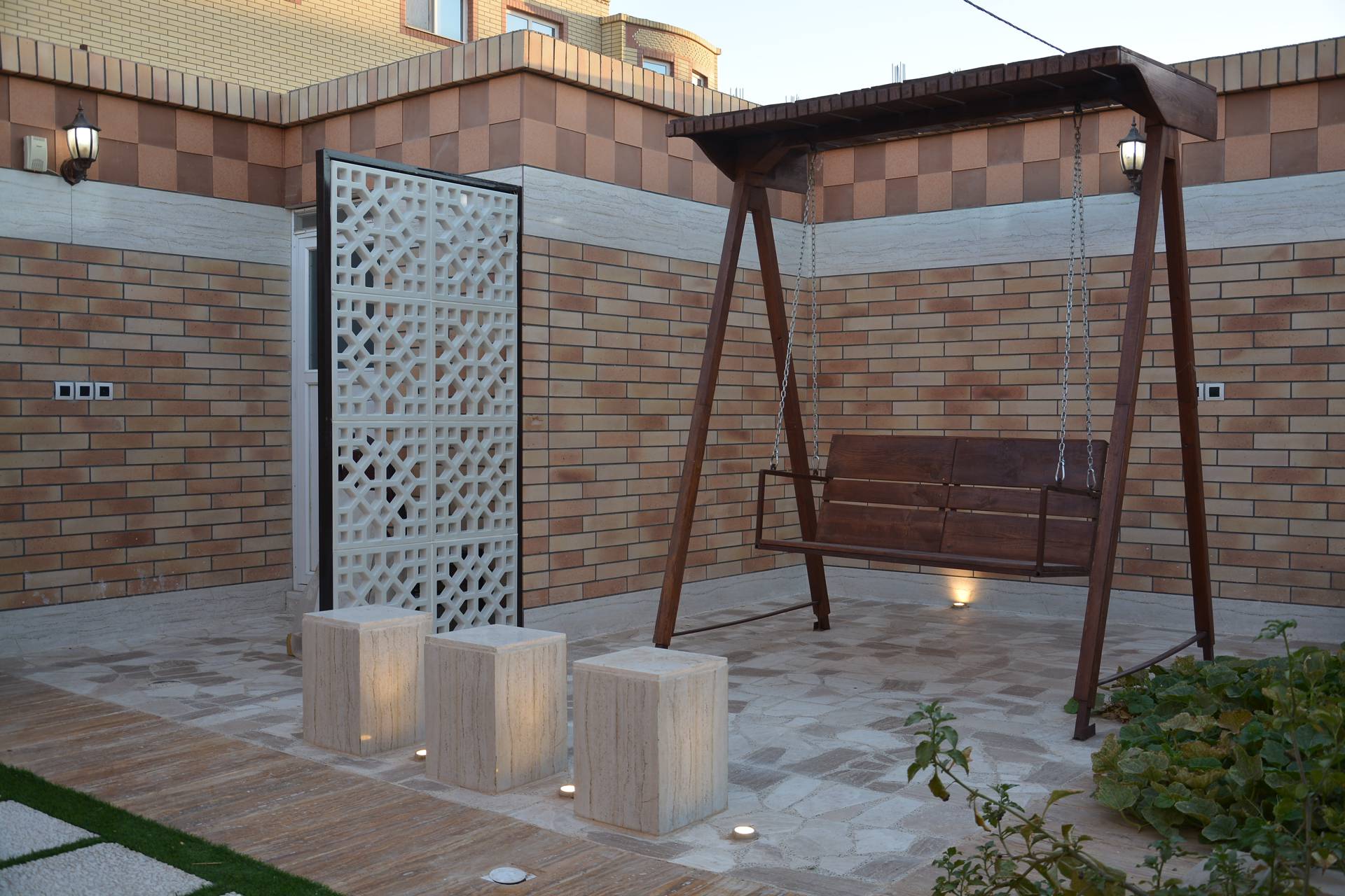 محوطه پروژه مسکونی آقای کارگر